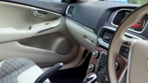 Volvo V40 (2017) Japan