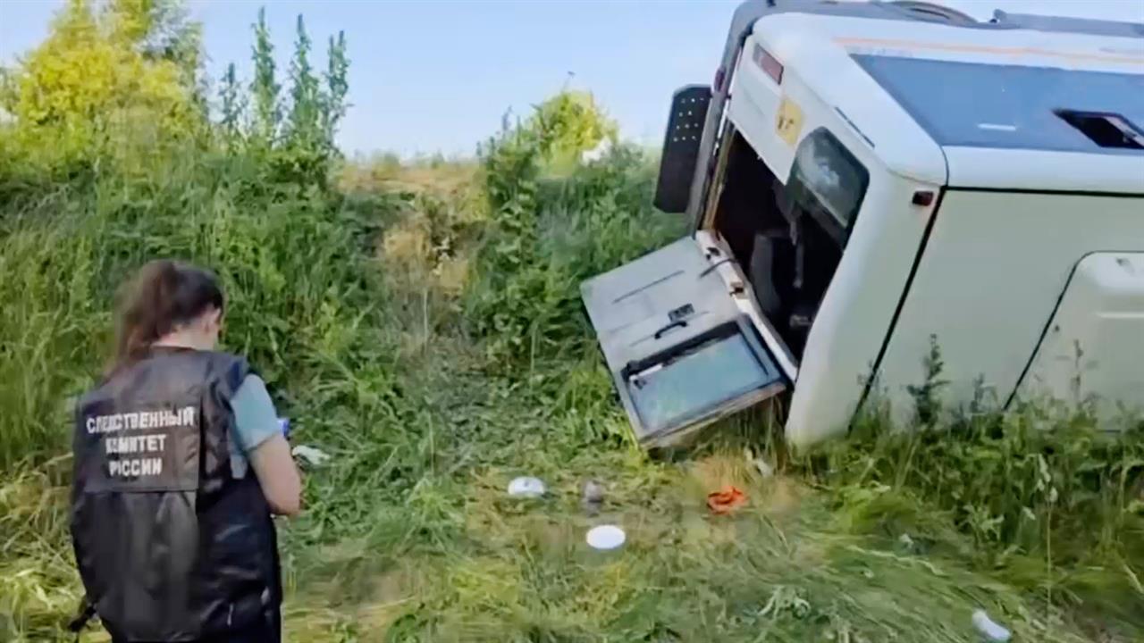 Семь человек госпитализированы в результате аварии с микроавтобусом в Ступино