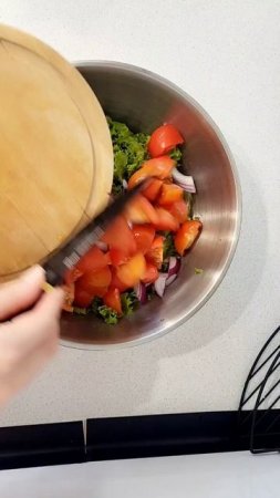 Летний салат ✅️ Просто, быстро и вкусно 💯 #рецепты #еда #вкусно #салат #хочуврек #shorts #актив