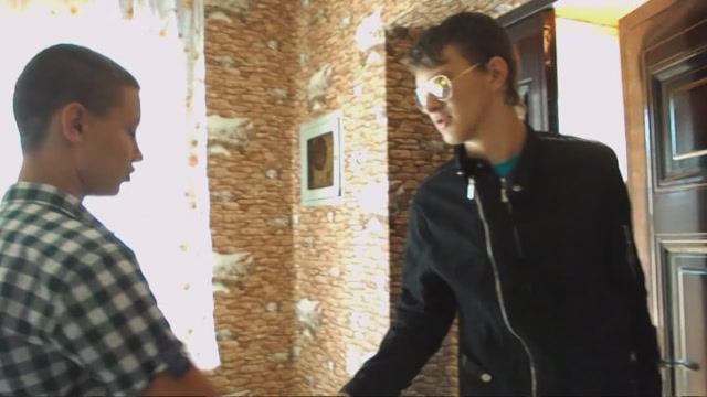 Ночной Дом AVI (2013) Молодой человек приезжает пожить в доме сестры, пока её нет. смотреть онлайн