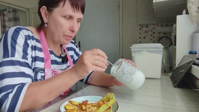 Поживём увидим. По заслугам. Сенокос, Жарю первые кабачки. ЖИЗНЬ ПРОСТЫХ ЛЮДЕЙ В ДЕРЕВНЕ. смотреть онлайн