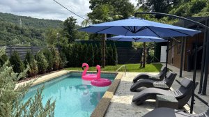 Большой дом с ремонтом, бассейном и баней