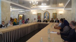 Новая Родина. Переселенцы на встрече с митрополитом Георгием