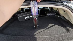 Автомобильный пылесос BROM P40 поднимает собственный вес