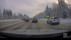 Везучий безумец на дороге СМОТРЕТЬ ПРИКОЛЫ НА АВТОДОРОГЕ ПОВЕЗЛО ЧУВАКУ