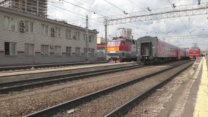 Эл.-возы ЧС7-162 (ТЧЭ-33) с поездом № 047Й Москва - Балаково и ЭП2К-362 (ТЧЭ-6) с поездом № 379Й.