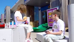 Мисс Кэйти и Мистер Макс (Miss Katy) Кэти и Макс купили батут