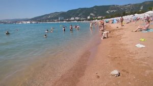 Геленджик 9 июля 2025 г. Идём по улице Дзержинского и Чайковского на пляж Дельфин.mp4