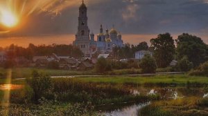 "РОССИЮ ВНОВЬ ЧИТАЮ Я" Любовь Пузикова - музыка и монтаж клипа, сл. Вадима Делоне, исп.О. Михайлов