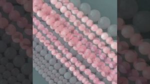 Кварц розовый, цвет усилен, полупрозрачный гладкие шары