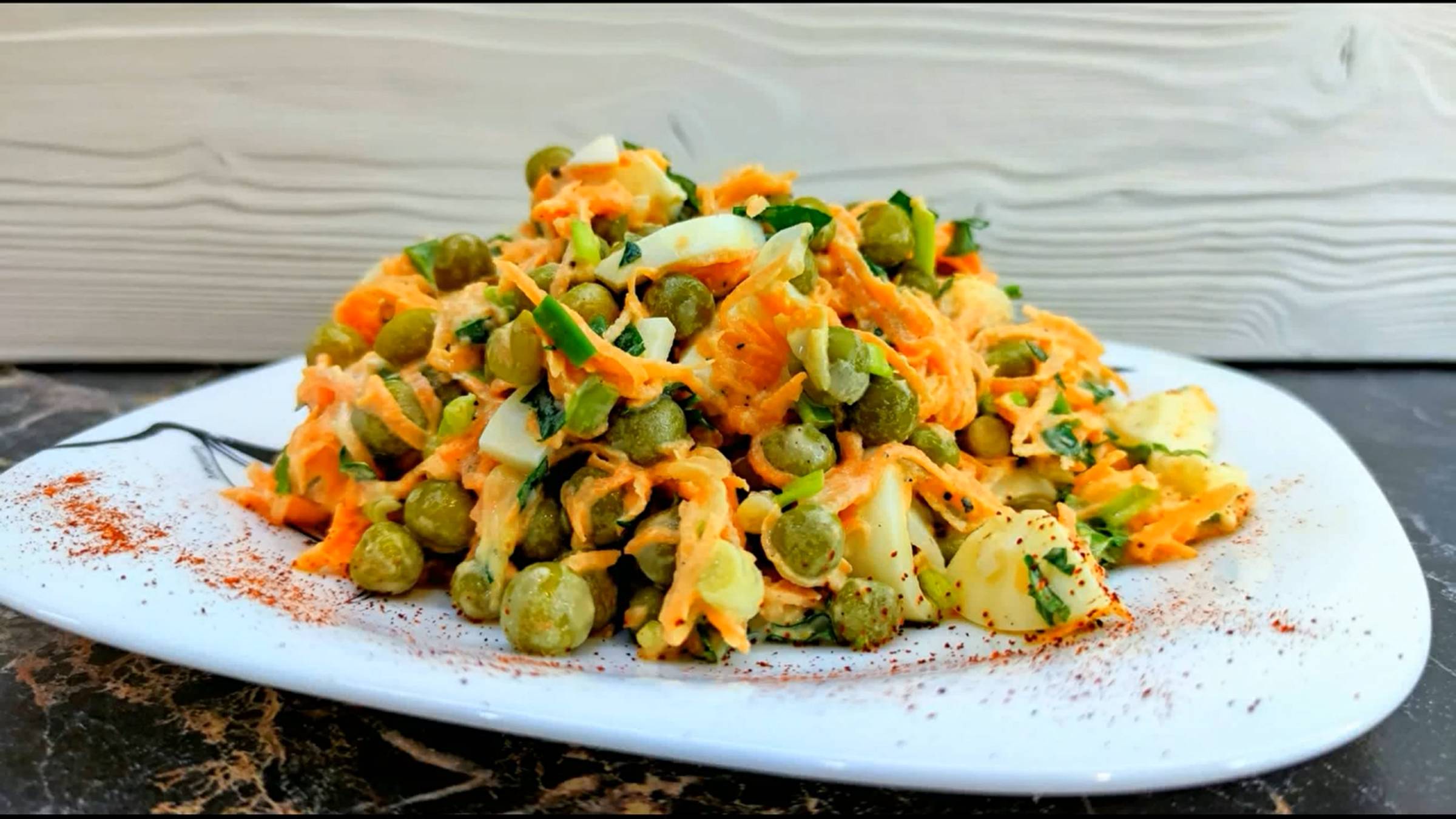 Салат с морковью и яйцом. Салат на каждый день. Рецепт салата.