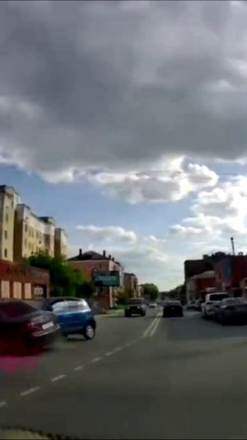 Реакция девушки на аварию