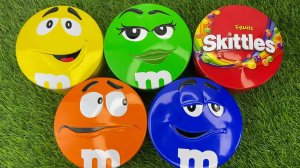 Смотри, какие милые находки в этих коробочках!