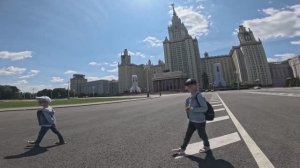 2025.07.03 Отпуск в Москве с двумя детьми. Детоцентричность как стиль жизни. 
МГУ, "Патрики" ПКиО
