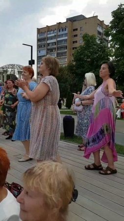 250708 Песня Бабье лето Клёны выкрасили город колдовским каким то цветом это скоро Детский парк Орёл