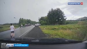 Момент гибели мотоциклиста на BMW на трассе в Башкортостане попал на видео