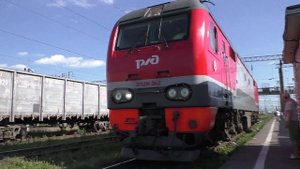 Электровоз ЭП2К-362 (ТЧЭ-6) маневровым передвижением следует по 2-му гл. пути.