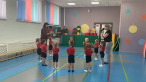 Фрагмент занятия по физической культуре в младшей группе.