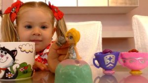 Диана и Рома Диана распаковывает Куклы которые превращаются в Чашечки!