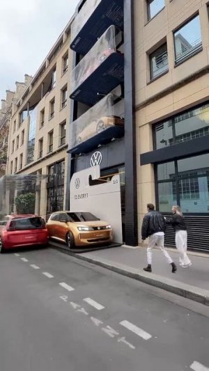 Круто, если бы в реальности так забирали машину из салона