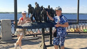 Бурлаки на Волге и Улица Ленинградская, пешеходная, в Самаре.