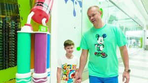 Мисс Кэйти и Мистер Макс (Miss Katy) Папа Макса и Кэти спит на детской площадке