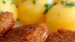 Вкуснейшие летние котлеты из капусты. Они такие сочные, просто тают во рту.