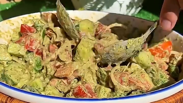 Летний САЛАТ с ароматной заправкой...🥗😋    Рецепт в описании ✍️