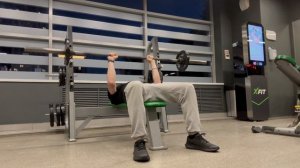Жим штанги лежа узким хватом (CLOSE GRIP BENCH PRESS)