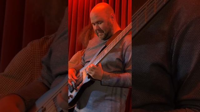 Эпик соло на басу Dingwall ABZ на композицию "Move on up", джем Funk Club Project в клубе @butmanclu