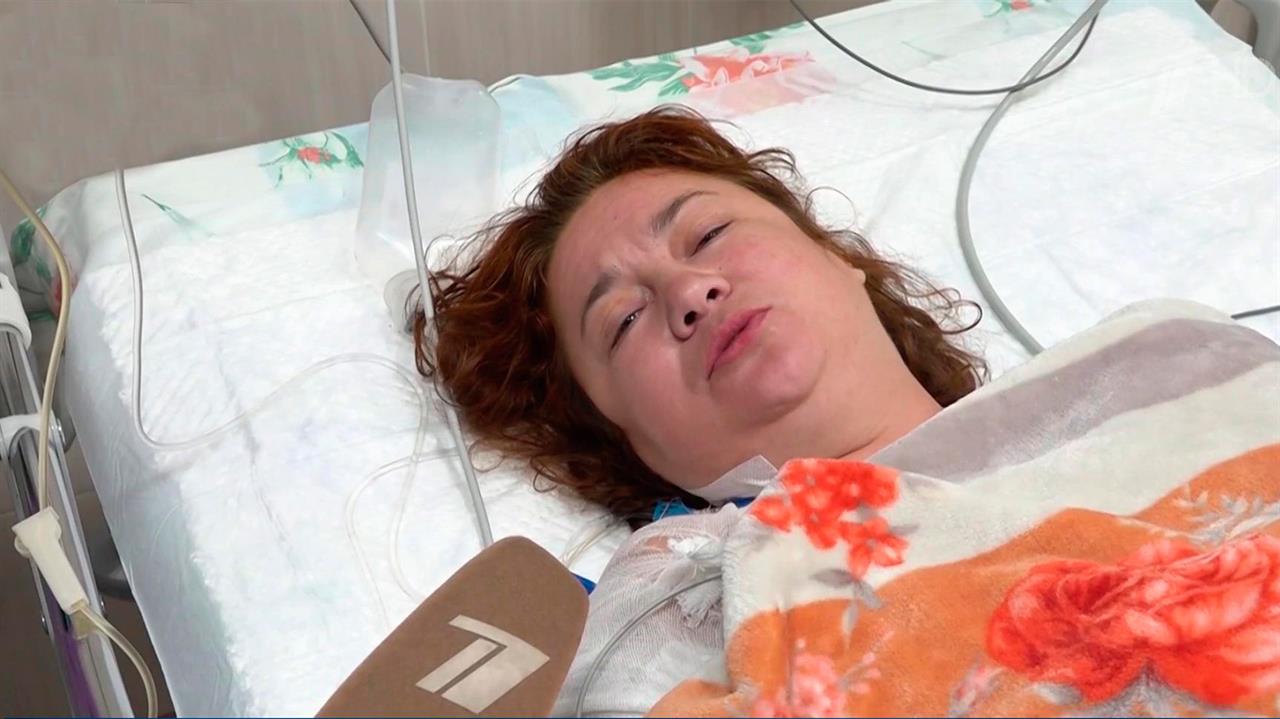 Пострадавшая от атаки ВСУ по Курску женщина рассказала, как тушила сына от огня