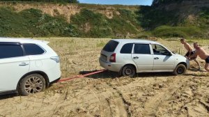 Mitsubishi Outlander 3 4wd 3 литра, помощь на пляже!