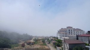 Моря не видно аномальный дым закрыл город Судак