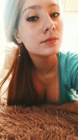 Красивое личико милой девушки
