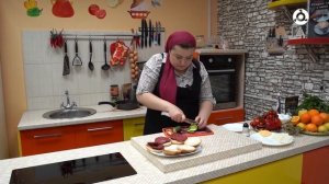 Утреннее меню. Готовим " Бургер с колбасой"