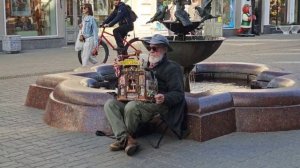Шарманщик на улице Баумана, Казань