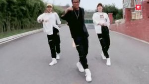 Y2mate.mx-手舞足蹈-扛过枪 放过羊-(1080p)