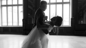 ПЕРВЫЙ СВАДЕБНЫЙ ТАНЕЦ  - ПЛАТЬЕ СО ШЛЕЙФОМ