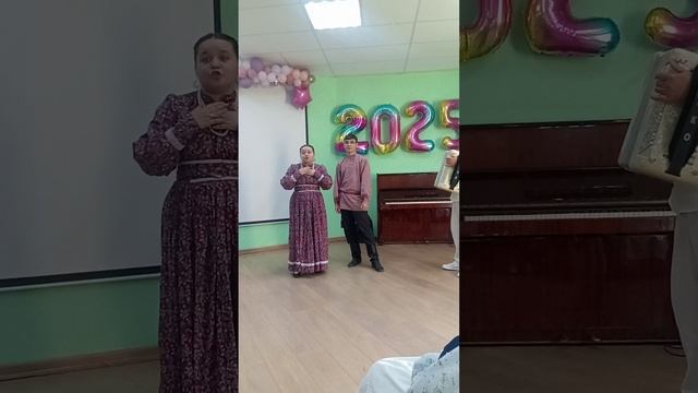 Фольклорный перебор "Собралась я выйти замуж"...