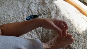 Удар пальчика на ноге.
Первая помощь.