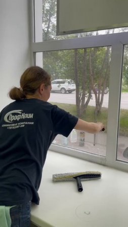 Мы продолжаем мыть окна в Мурманске и области.  очистили стекла банка «Александровский