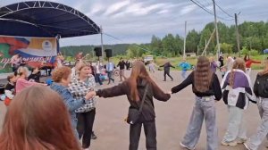 День молодёжи продолжается. А у нас хоровод.