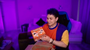 Милс PLAY - ЧТО в КОРОБКАХ! 😱Распаковка посылок от ПОДПИСЧИКОВ  1 часть