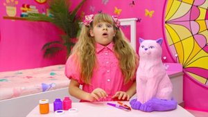 Диана и Рома ( Diana Roma ) - Диана приходит в школу в роли Wednesday