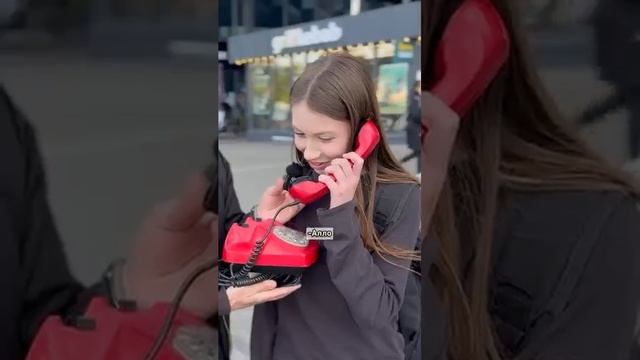Зумеры не умеют пользоваться дисковым телефоном