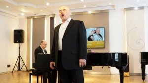 Михаил Гужов исполняет "Non ti scordar di me" Куртиса. Фортепиано — Михаил Егиазарьян