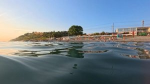 В Сочи купаемся в море. В Сочи наступила летняя жара.