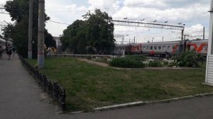 Поезд Санкт-Петербург - Сухум. Большая остановка 36 минут Елец. Для детей есть детская площадка.