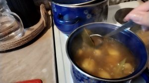 Работаем с внучкой в огороде. Немного похолодало.