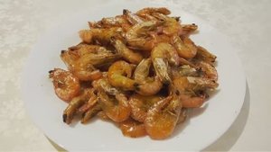 Жареные креветки с чесноком